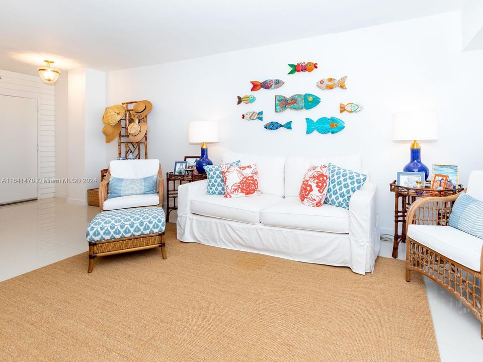 Active With Contract: $4,000 (1 beds, 1 baths, 744 Square Feet)