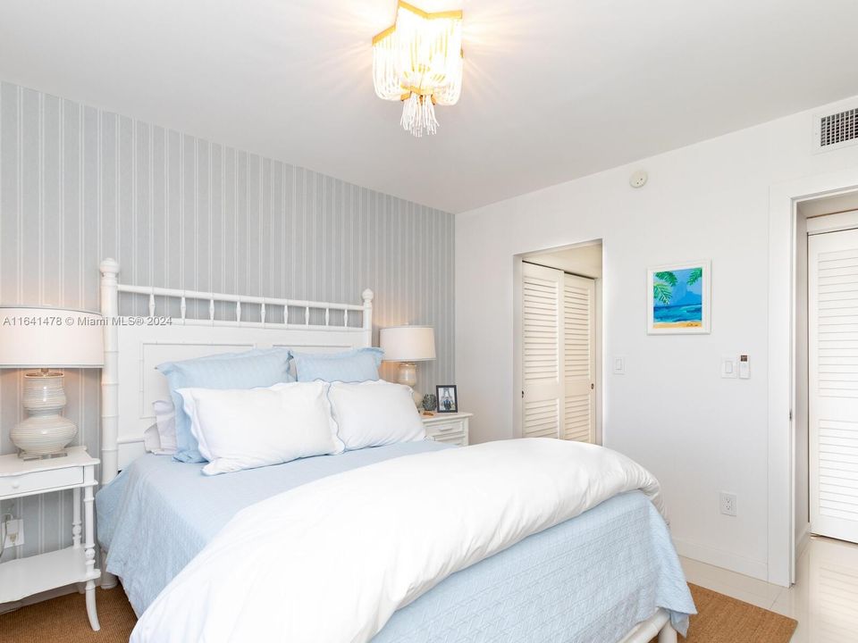 Active With Contract: $4,000 (1 beds, 1 baths, 744 Square Feet)