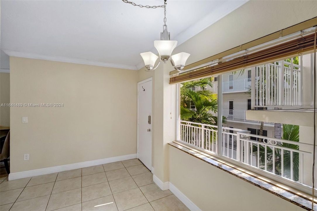 For Sale: $369,000 (1 beds, 1 baths, 765 Square Feet)