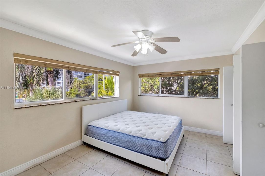 For Sale: $369,000 (1 beds, 1 baths, 765 Square Feet)