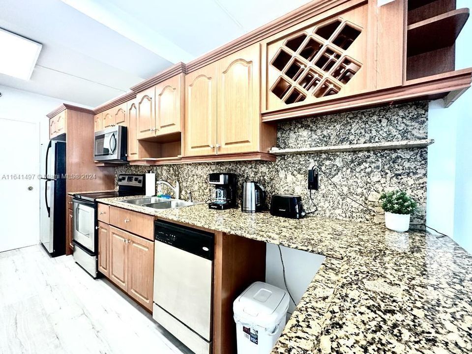 For Rent: $2,200 (0 beds, 1 baths, 545 Square Feet)