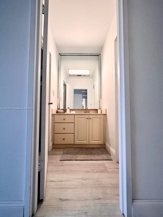 For Rent: $2,200 (0 beds, 1 baths, 545 Square Feet)