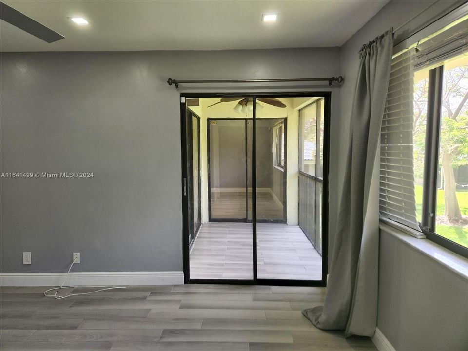 Active With Contract: $2,650 (2 beds, 2 baths, 1034 Square Feet)