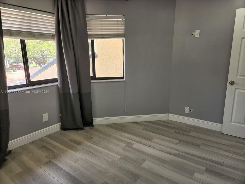 Active With Contract: $2,650 (2 beds, 2 baths, 1034 Square Feet)