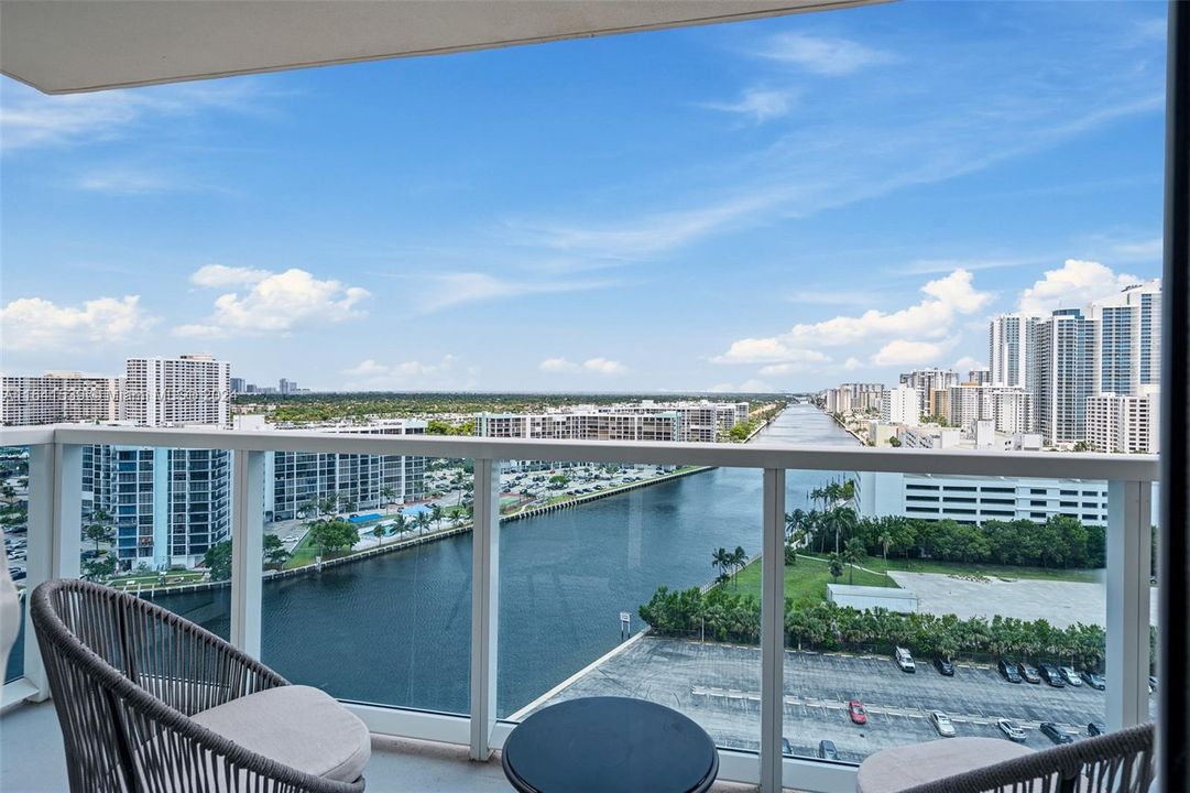 Recently Sold: $595,000 (2 beds, 2 baths, 1270 Square Feet)