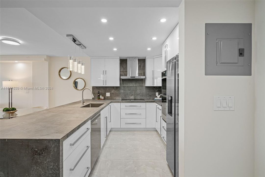 Recently Sold: $595,000 (2 beds, 2 baths, 1270 Square Feet)