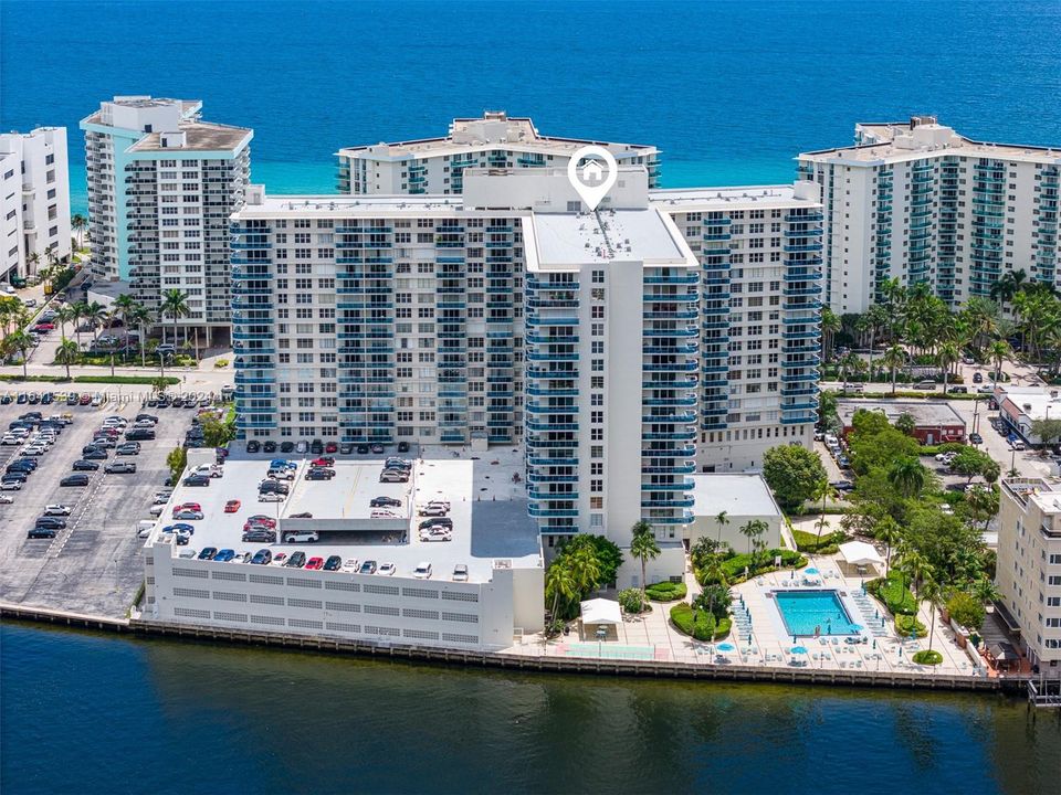 Recently Sold: $595,000 (2 beds, 2 baths, 1270 Square Feet)