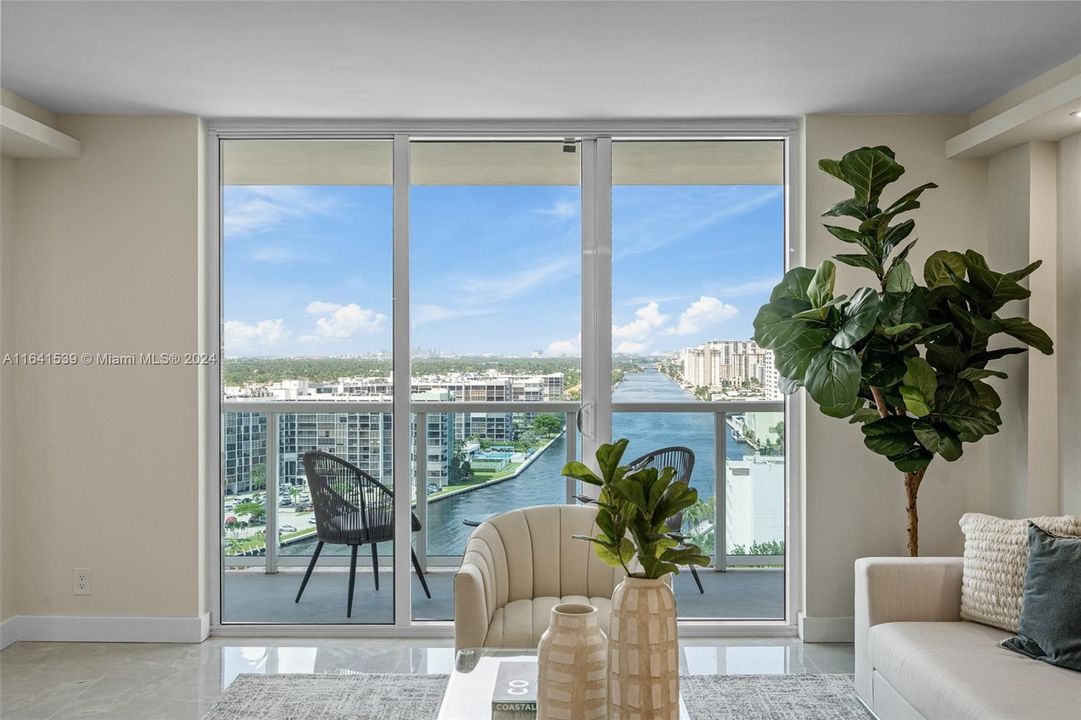 Recently Sold: $595,000 (2 beds, 2 baths, 1270 Square Feet)