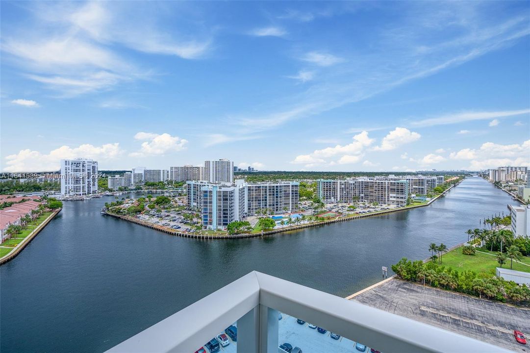 Recently Sold: $595,000 (2 beds, 2 baths, 1270 Square Feet)