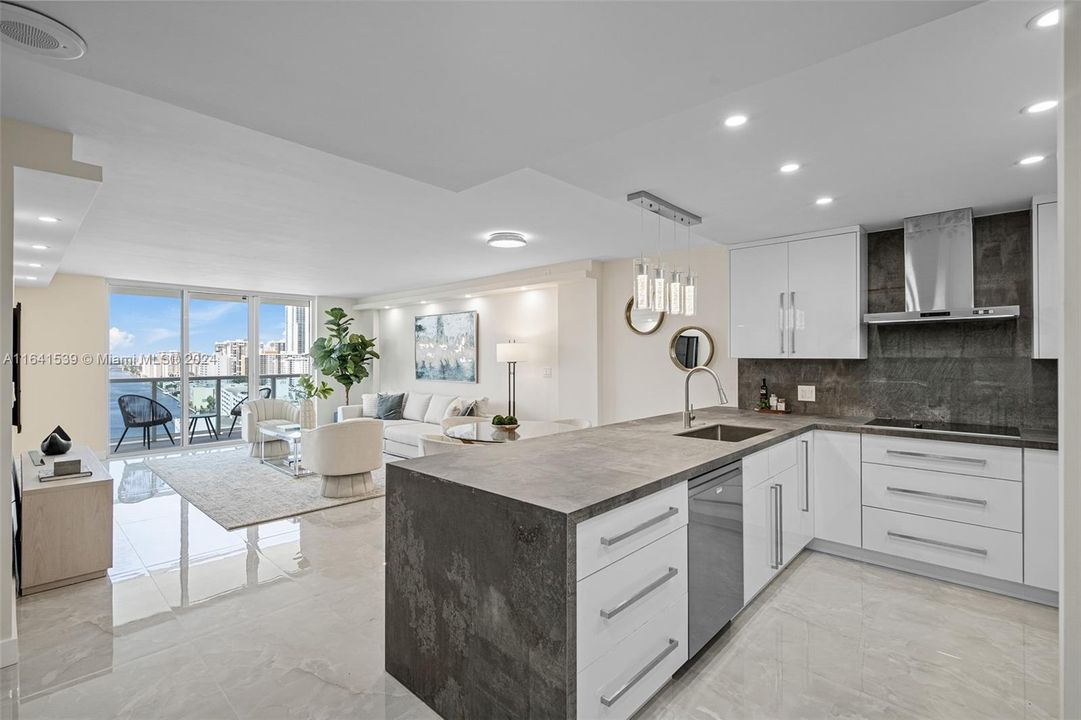 Recently Sold: $595,000 (2 beds, 2 baths, 1270 Square Feet)