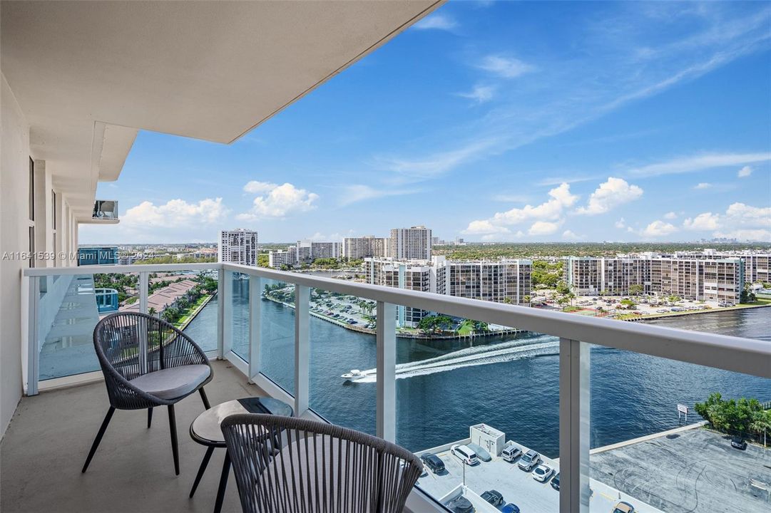 Recently Sold: $595,000 (2 beds, 2 baths, 1270 Square Feet)