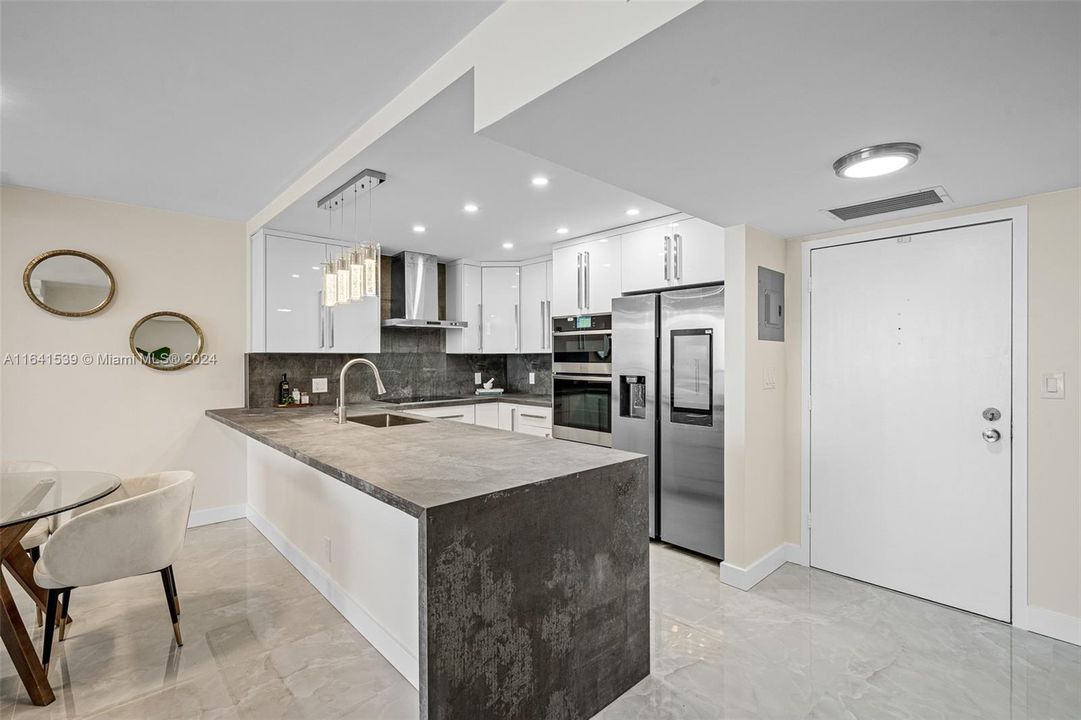 Recently Sold: $595,000 (2 beds, 2 baths, 1270 Square Feet)