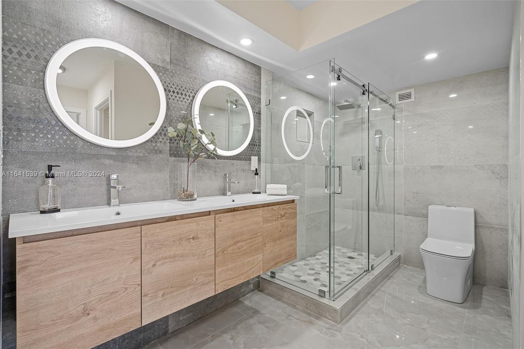 Recently Sold: $595,000 (2 beds, 2 baths, 1270 Square Feet)