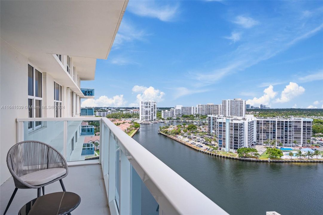 Recently Sold: $595,000 (2 beds, 2 baths, 1270 Square Feet)