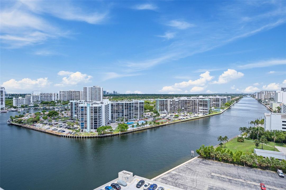 Recently Sold: $595,000 (2 beds, 2 baths, 1270 Square Feet)