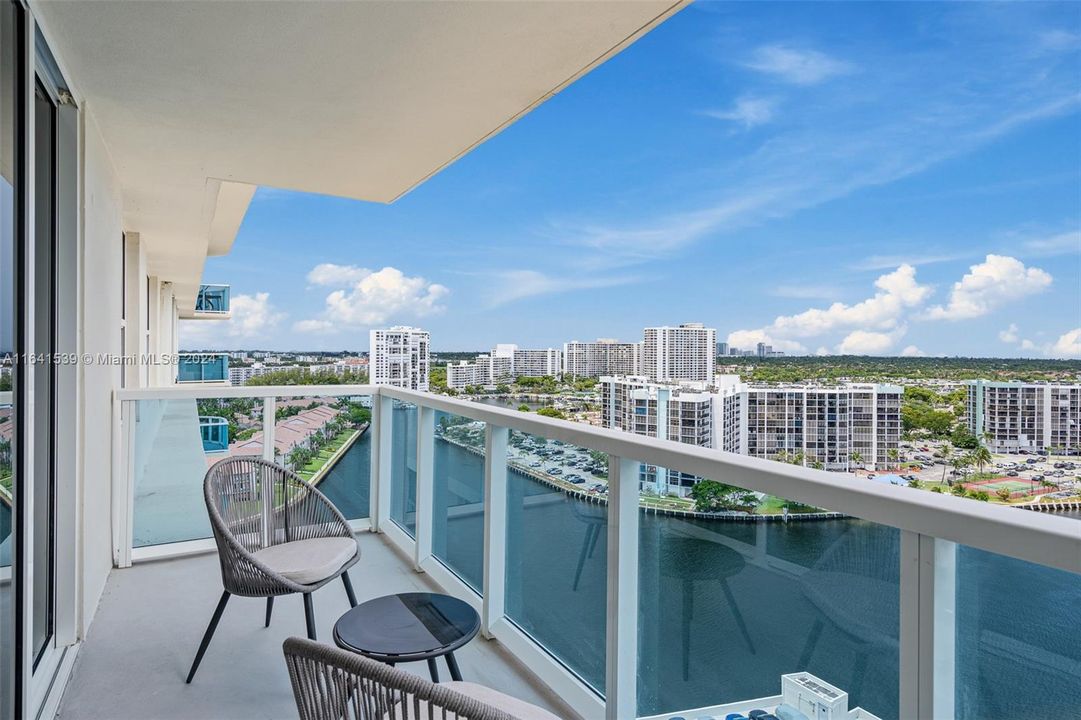 Recently Sold: $595,000 (2 beds, 2 baths, 1270 Square Feet)