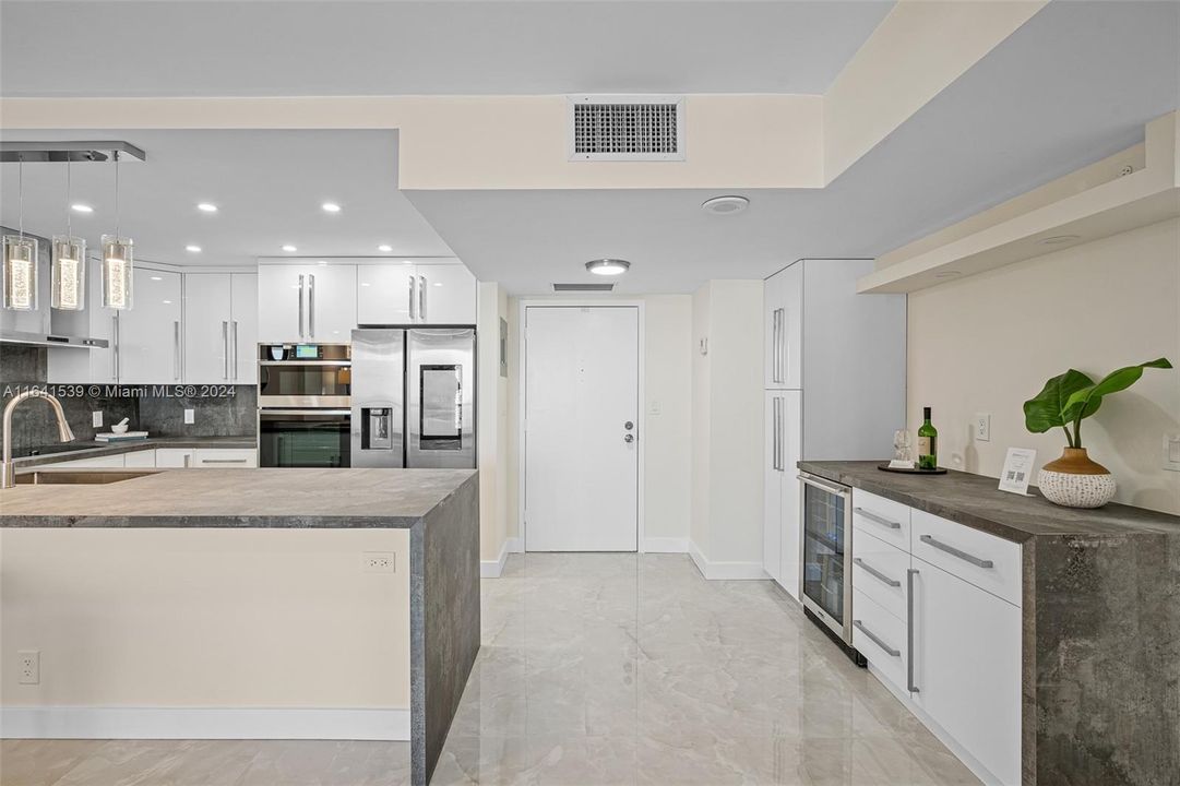 Recently Sold: $595,000 (2 beds, 2 baths, 1270 Square Feet)
