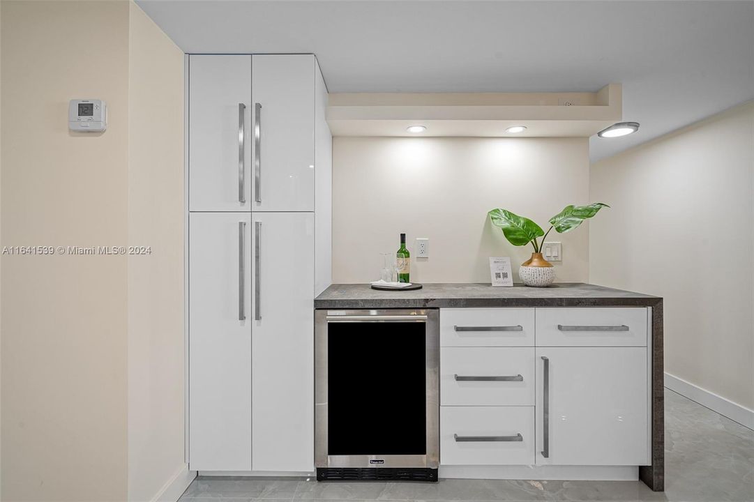 Recently Sold: $595,000 (2 beds, 2 baths, 1270 Square Feet)