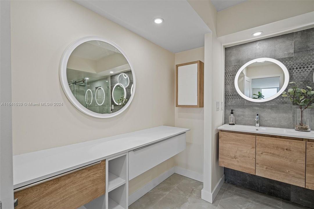 Recently Sold: $595,000 (2 beds, 2 baths, 1270 Square Feet)