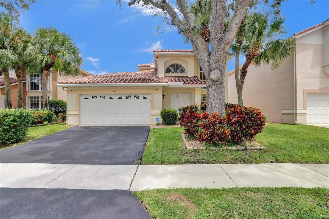 For Sale: $639,000 (3 beds, 2 baths, 2044 Square Feet)