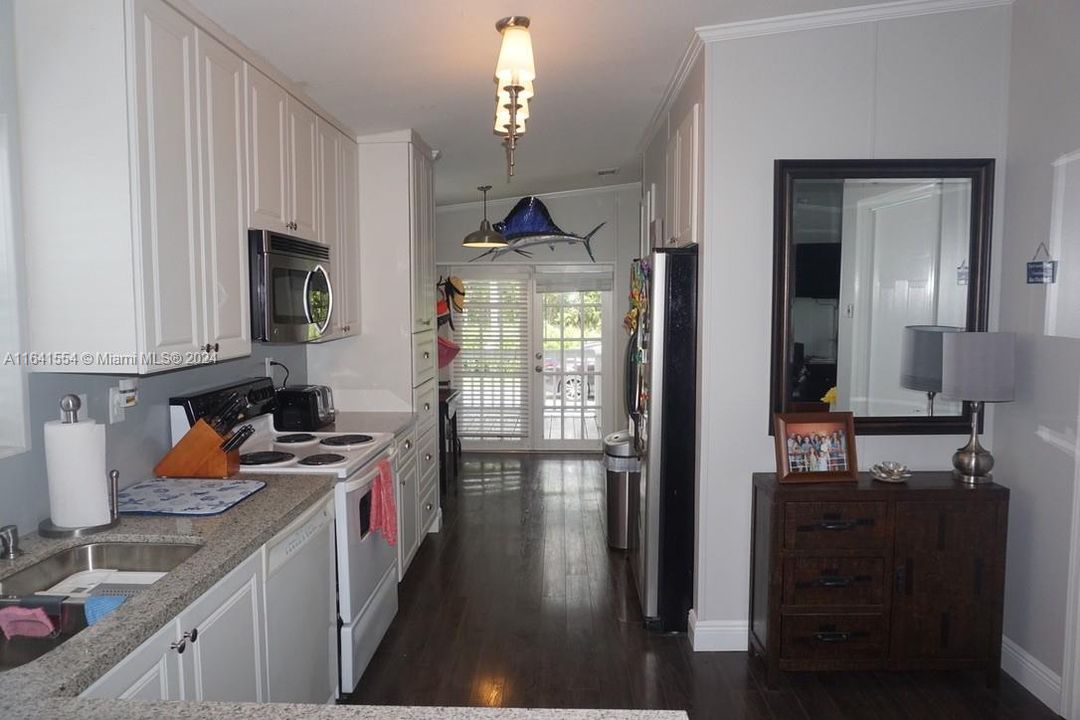 For Rent: $3,000 (3 beds, 2 baths, 1152 Square Feet)