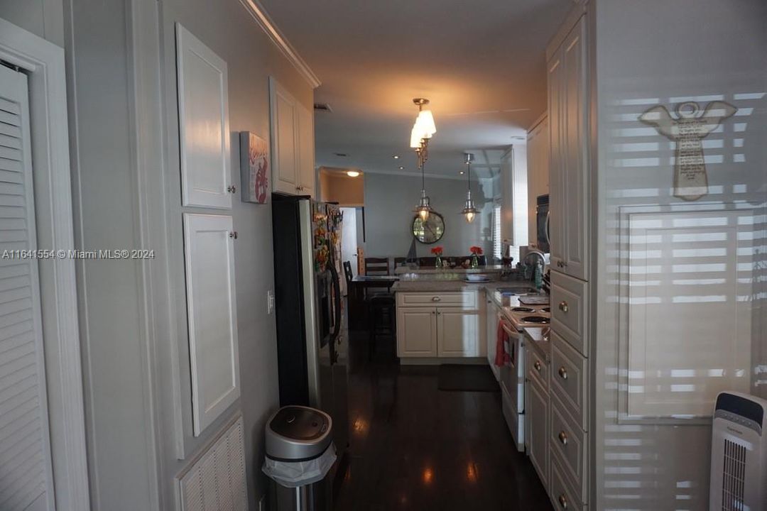 For Rent: $3,000 (3 beds, 2 baths, 1152 Square Feet)