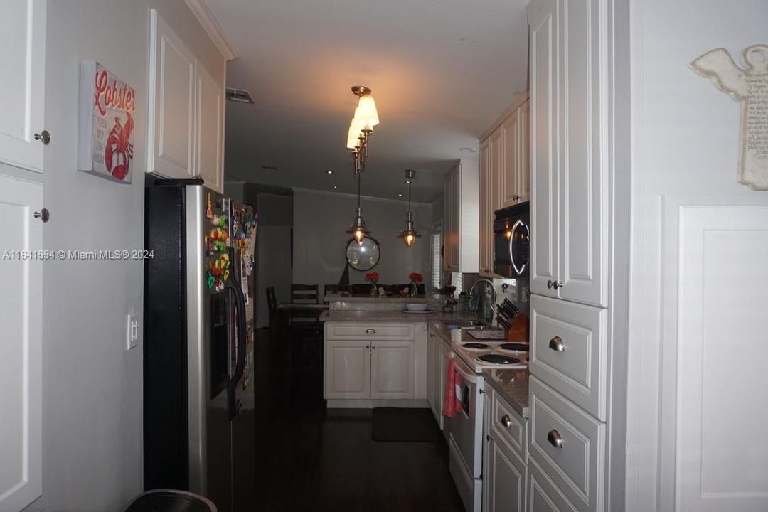 For Rent: $3,000 (3 beds, 2 baths, 1152 Square Feet)