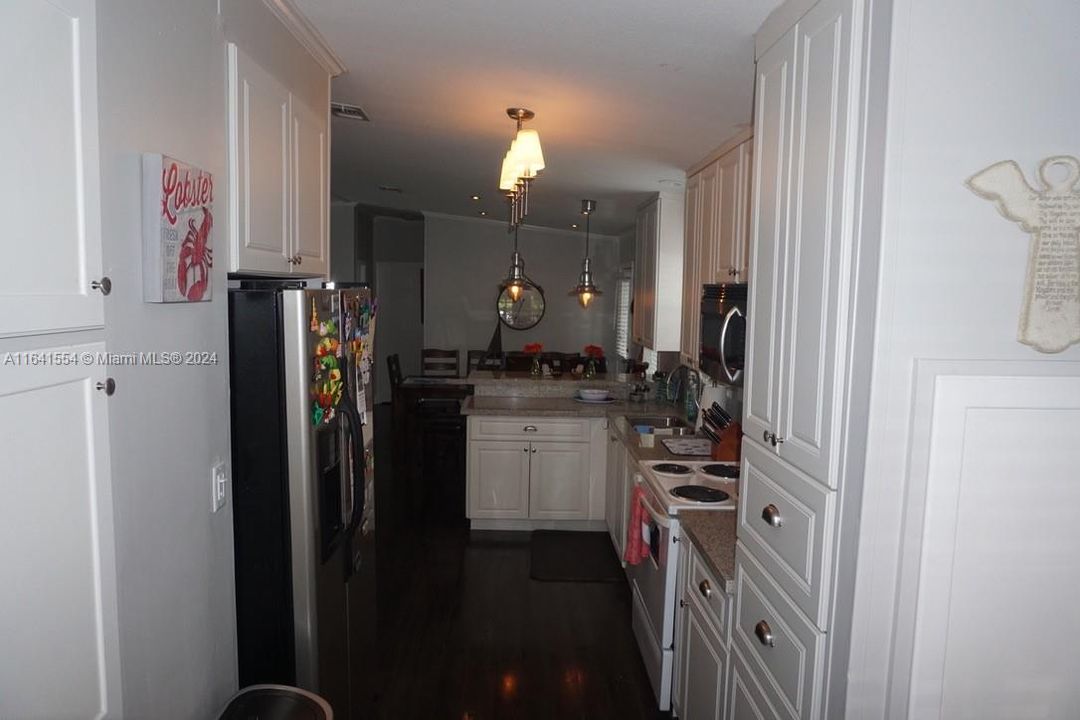 For Rent: $3,000 (3 beds, 2 baths, 1152 Square Feet)