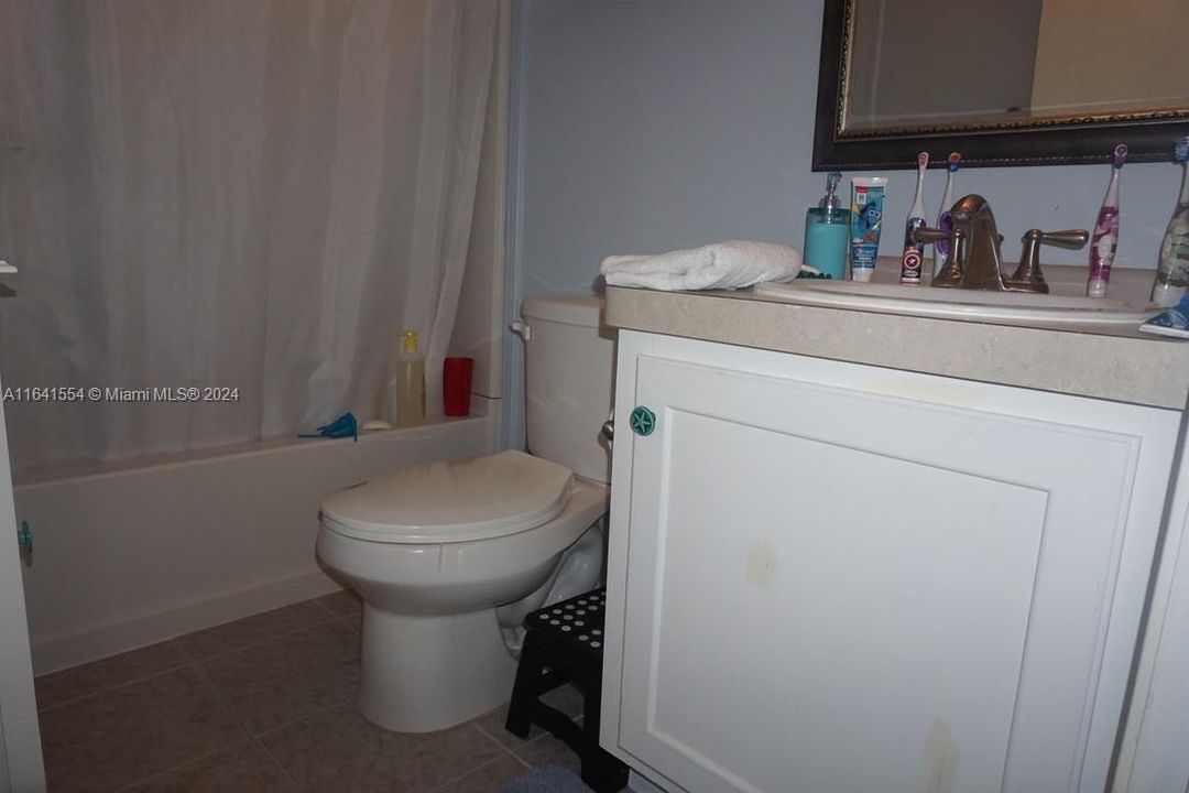 For Rent: $3,000 (3 beds, 2 baths, 1152 Square Feet)