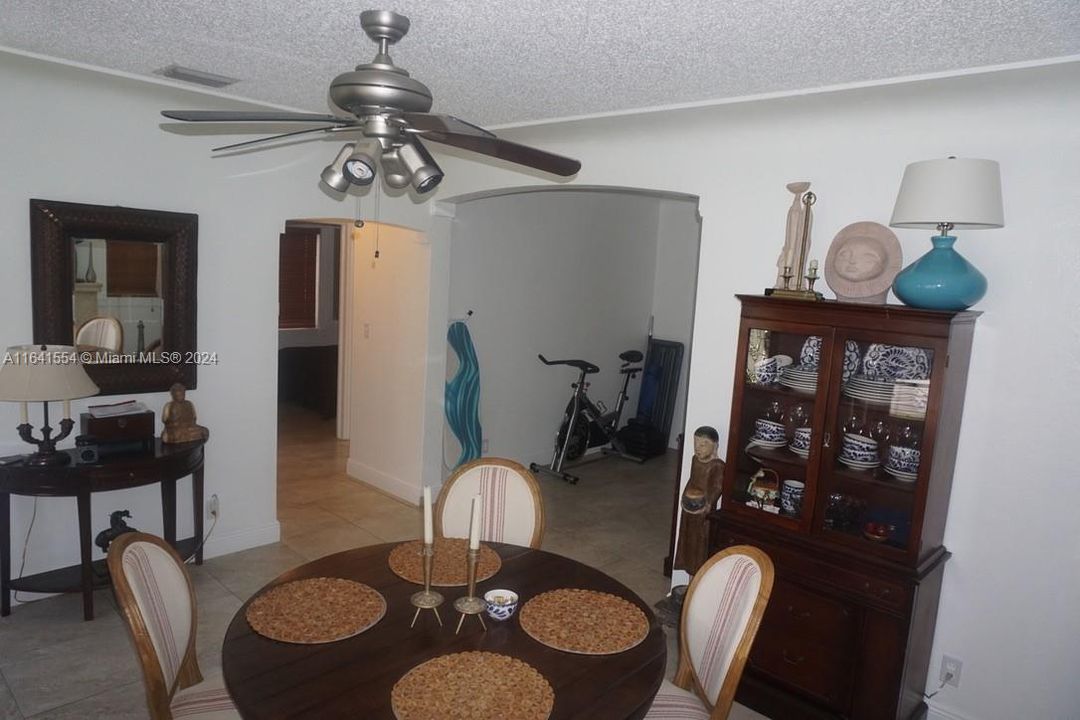 For Rent: $3,000 (3 beds, 2 baths, 1152 Square Feet)