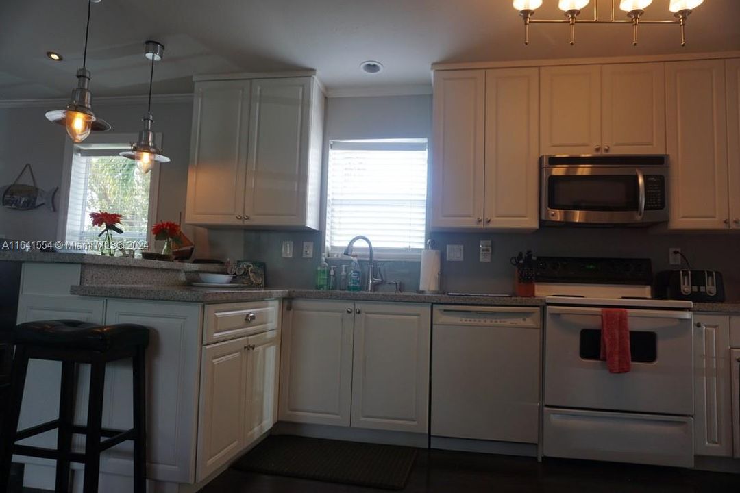 For Rent: $3,000 (3 beds, 2 baths, 1152 Square Feet)