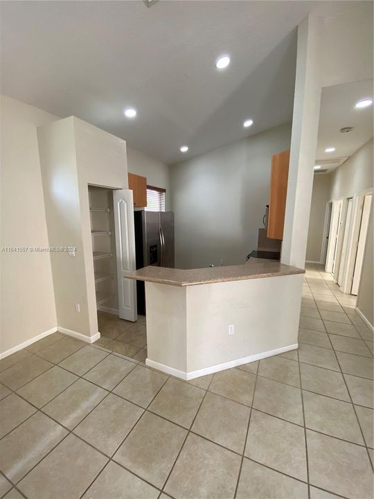 Active With Contract: $2,600 (3 beds, 2 baths, 1408 Square Feet)