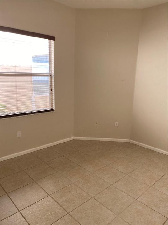 Active With Contract: $2,600 (3 beds, 2 baths, 1408 Square Feet)