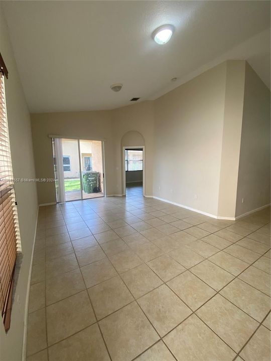 Active With Contract: $2,600 (3 beds, 2 baths, 1408 Square Feet)