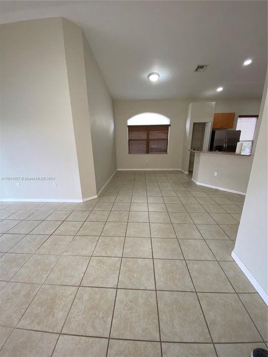 Active With Contract: $2,600 (3 beds, 2 baths, 1408 Square Feet)