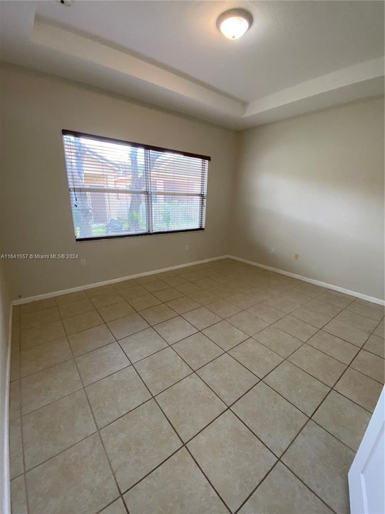 Active With Contract: $2,600 (3 beds, 2 baths, 1408 Square Feet)