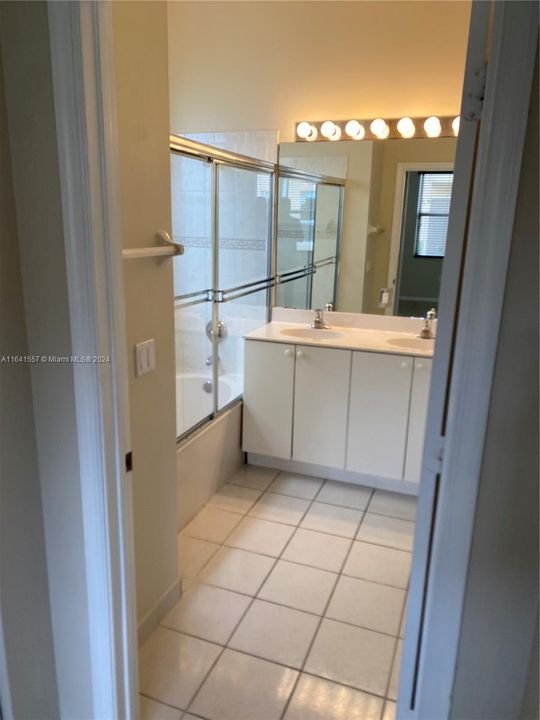 Active With Contract: $2,600 (3 beds, 2 baths, 1408 Square Feet)