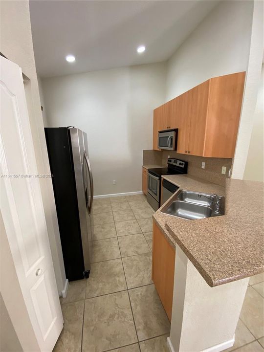 Active With Contract: $2,600 (3 beds, 2 baths, 1408 Square Feet)