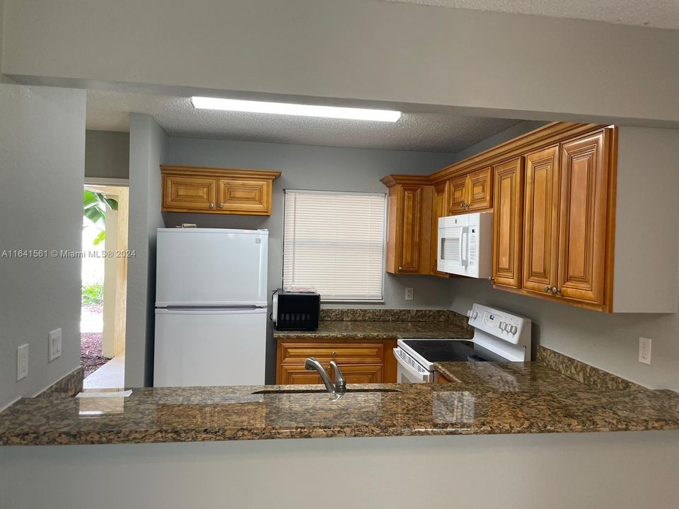 Active With Contract: $208,900 (2 beds, 2 baths, 904 Square Feet)