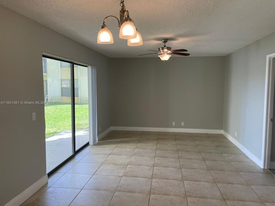 Active With Contract: $208,900 (2 beds, 2 baths, 904 Square Feet)