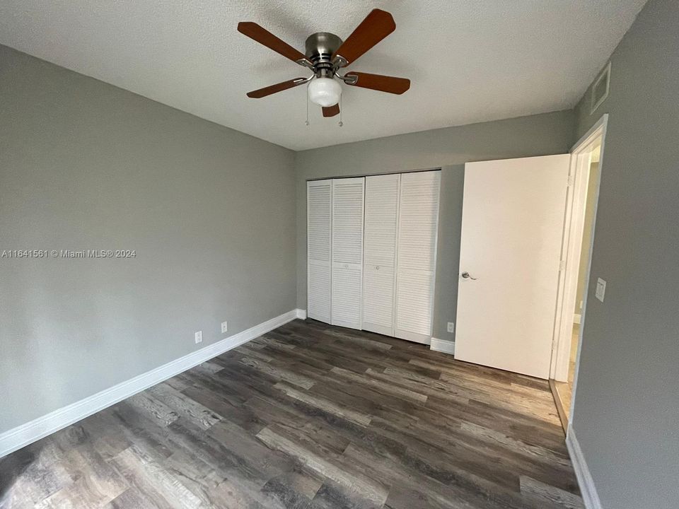 Active With Contract: $208,900 (2 beds, 2 baths, 904 Square Feet)