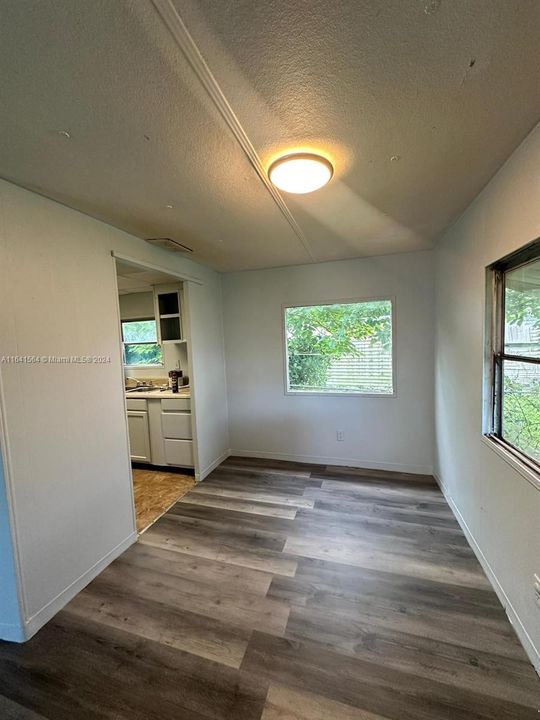 Active With Contract: $1,650 (2 beds, 2 baths, 960 Square Feet)