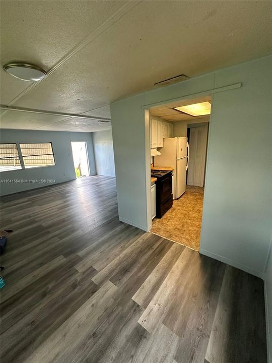 Active With Contract: $1,650 (2 beds, 2 baths, 960 Square Feet)