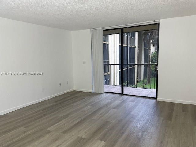 Active With Contract: $2,200 (2 beds, 2 baths, 1030 Square Feet)