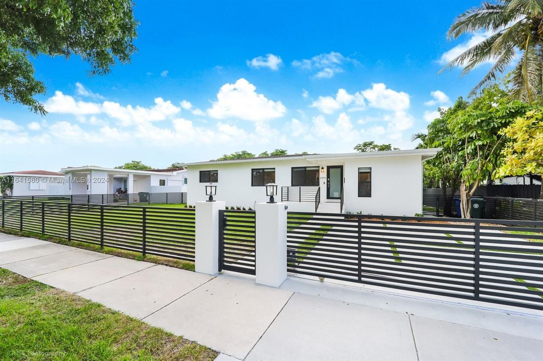 Recently Rented: $5,150 (3 beds, 2 baths, 1432 Square Feet)