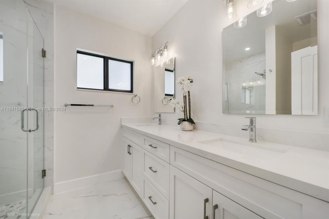 Recently Rented: $5,150 (3 beds, 2 baths, 1432 Square Feet)