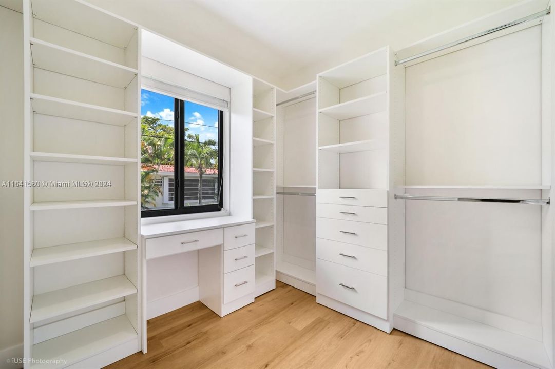 Recently Rented: $5,150 (3 beds, 2 baths, 1432 Square Feet)