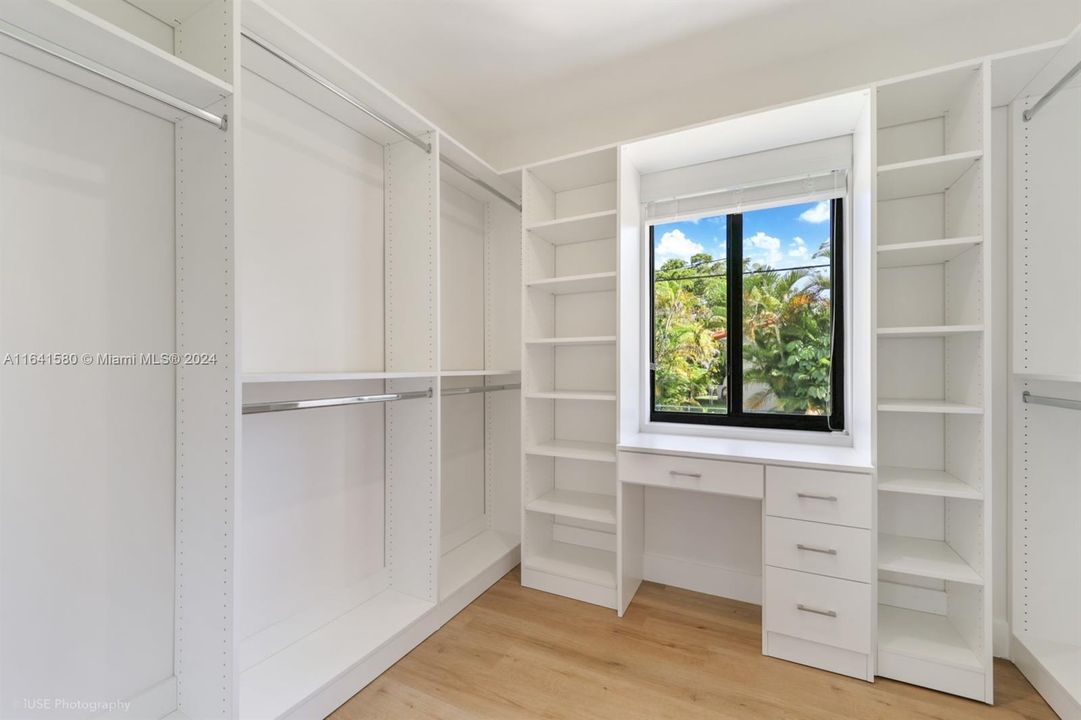 Recently Rented: $5,150 (3 beds, 2 baths, 1432 Square Feet)