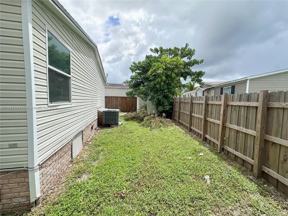 For Sale: $259,000 (3 beds, 2 baths, 1456 Square Feet)