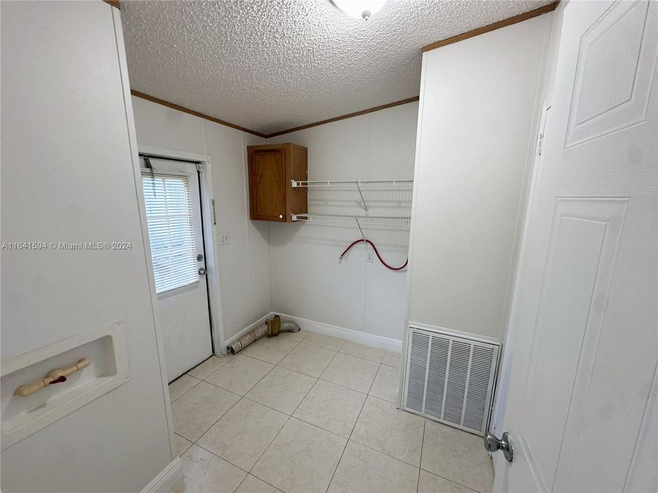 For Sale: $259,000 (3 beds, 2 baths, 1456 Square Feet)